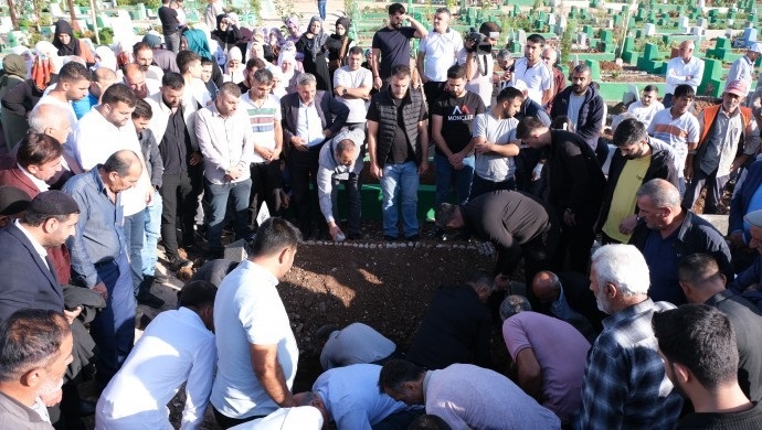 Rojin Kabaiş'in Cenazesi Diyarbakır'da Defnedildi