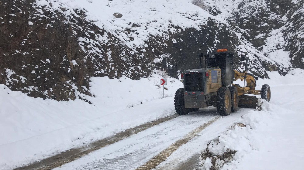 Diyarbakır’da Kar Yağışı 98 Köy Yolu Ulaşıma Kapattı!