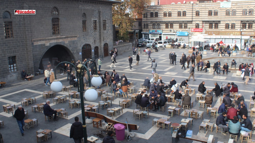 Diyarbakır Ulu Cami Kalabalık Halk Hava Durumu