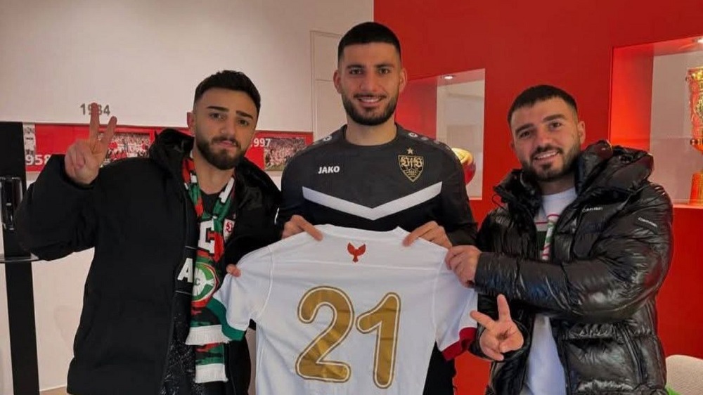 Amedspor Taraftarı, Deniz Undav’a Forma Hediye Etti!