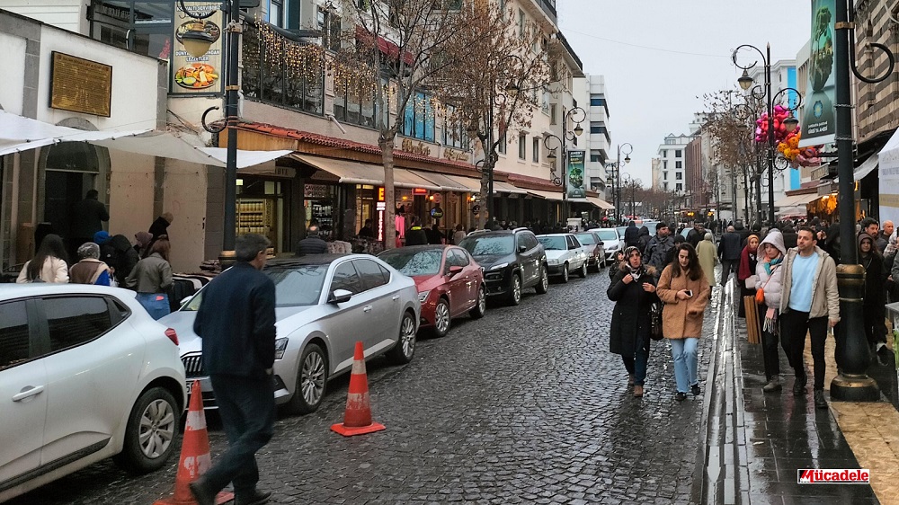 Diyarbakır’da Sonunda Yağmur Yağdı “Hasret Kalmıştık”