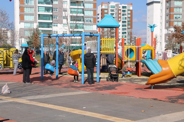 Diyarbakır Hava Durumu Sıcaklık Park Çocuk