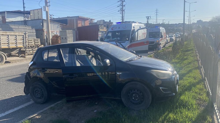 Diyarbakır’da Minibüs Otomobile Çarptı 3’Ü Çocuk Çok Sayıda Yaralı Var-kaza