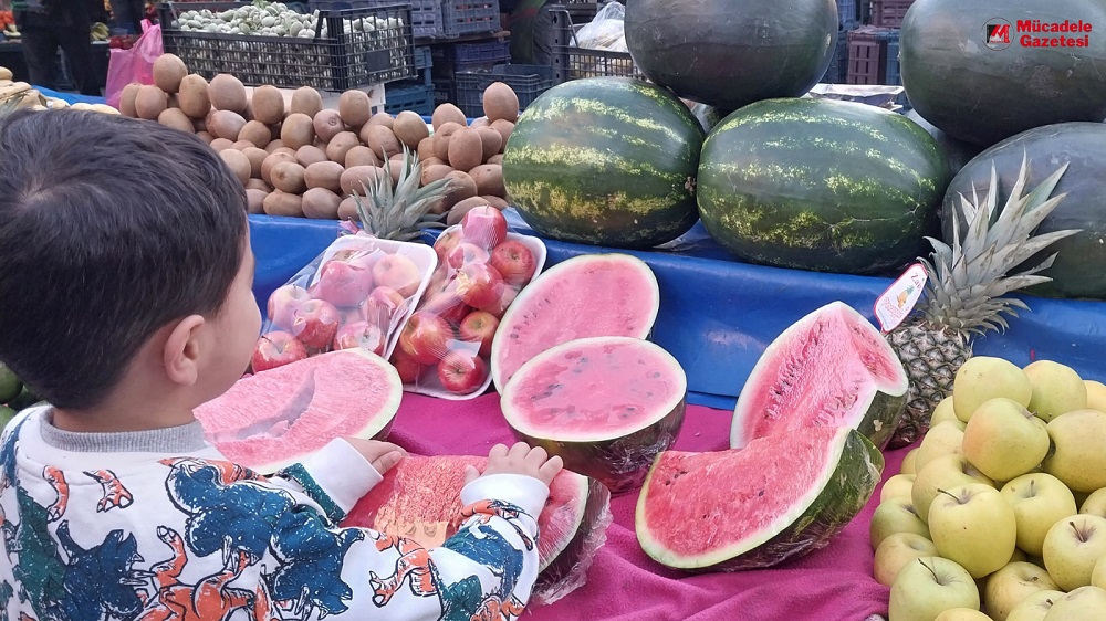 Diyarbakır’da Yılın Ilk Karpuzu İran’dan Dilimle Satılıyor, Kilosu Şaşırttı!