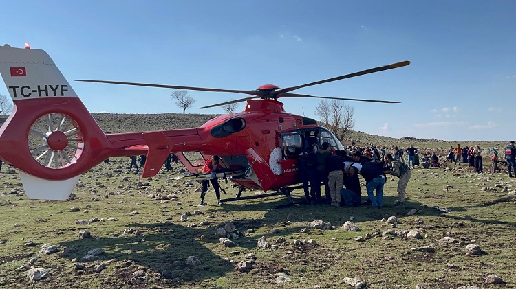 Helikopter Diyarbakır’ın Köyünde Silahla Yaralanan Vatandaş Için Havalandı! (2)