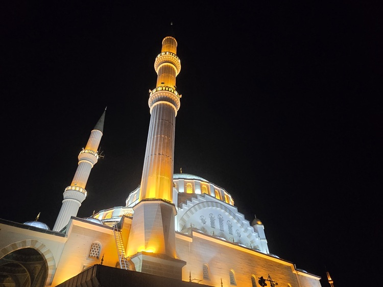 Türkiye’nin Ilk Asansörlü Camisi Görenleri Hayran Bırakıyor! (1)