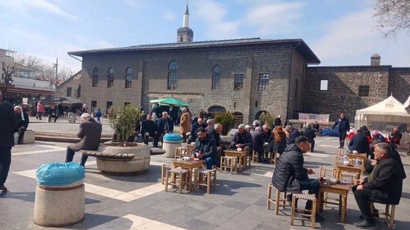 Diyarbakır Sur Ulu Cami Kalabalık Turist