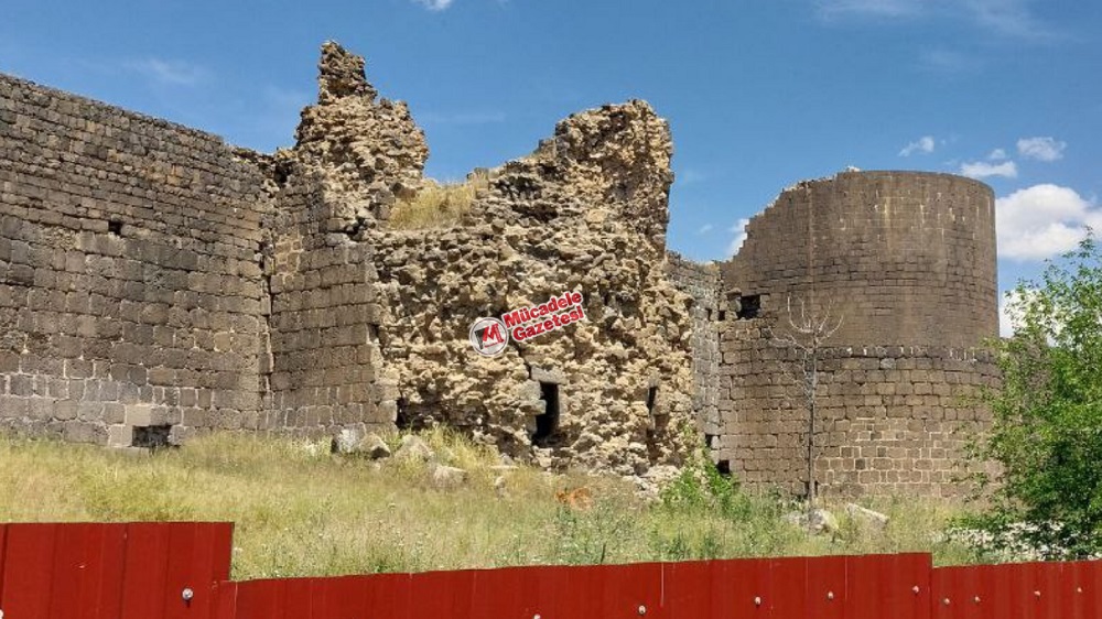 Diyarbakır Surlarındaki Burç Yıkıldı Açıklama Geldi!