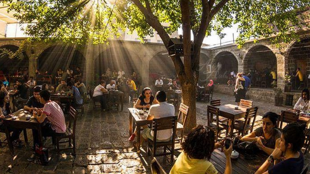 Diyarbakır’da 3 Katlıydı, Tek Katı Kaldı İşte 341 Yıllık Kafe Sülüklü Han’ın Hikayesi