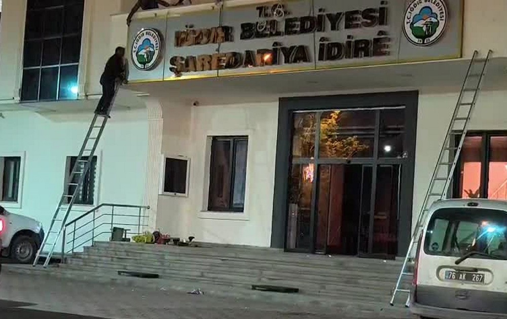 Iğdır Belediyesi'nin Tabelası Yenilendi, Kürtçe Adı Eklendi