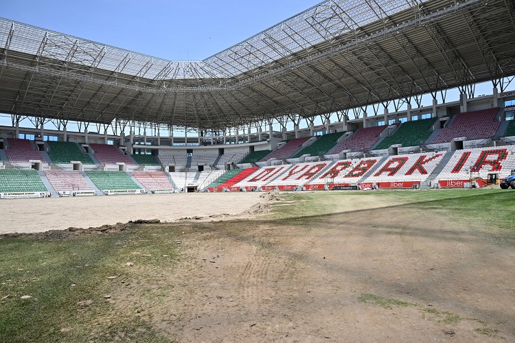 Vali Zorluoğlu Diyarbakır Stadyumu’na Gitti