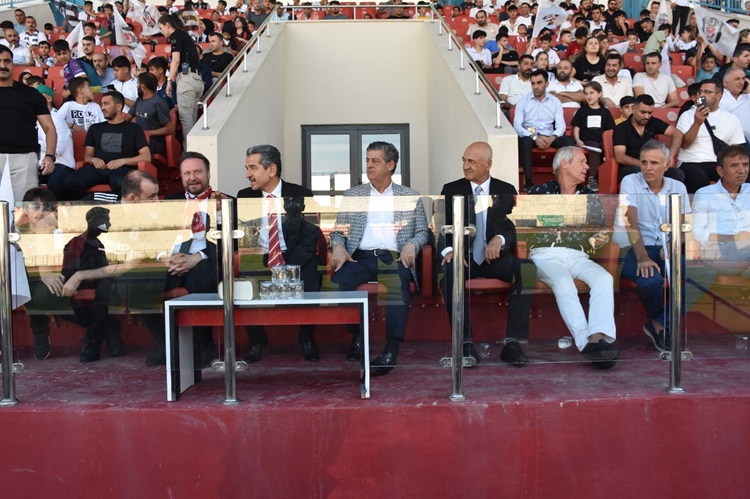 Beşiktaş Ve Şırnak Petrolspor Dostluk Maçında Karşılaştı! (2)