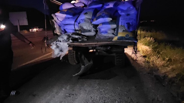 Bitlis’te Kamyonet Traktöre Çarptı 7 Kişi Ağır Yaralandı! (1)