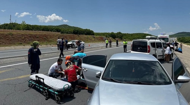 Diyarbakır Aracı Bingöl’de Kaza Yaptı Çok Sayıda Yaralı Var
