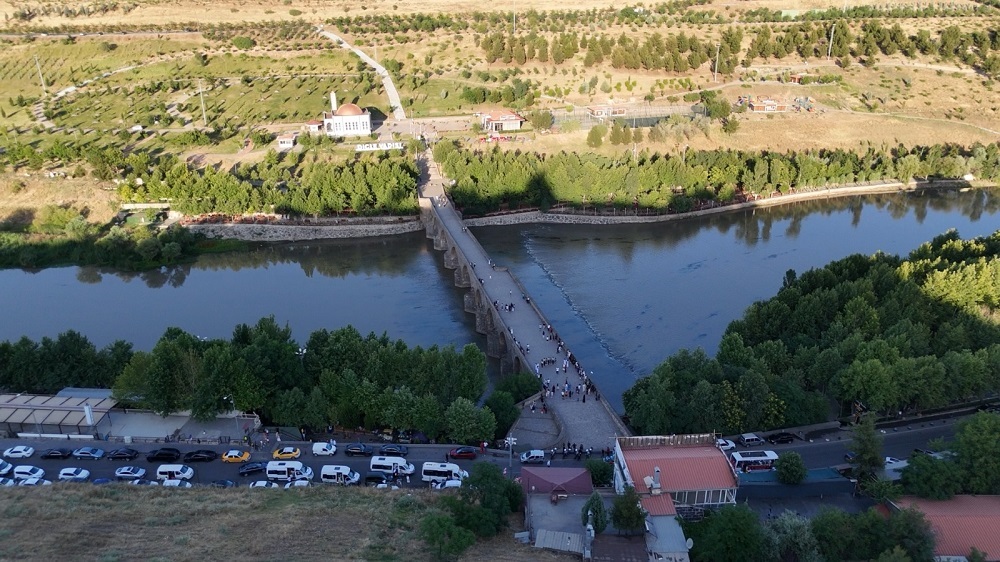Diyarbakır On Gözlü Köprü Turist Hava Durumu