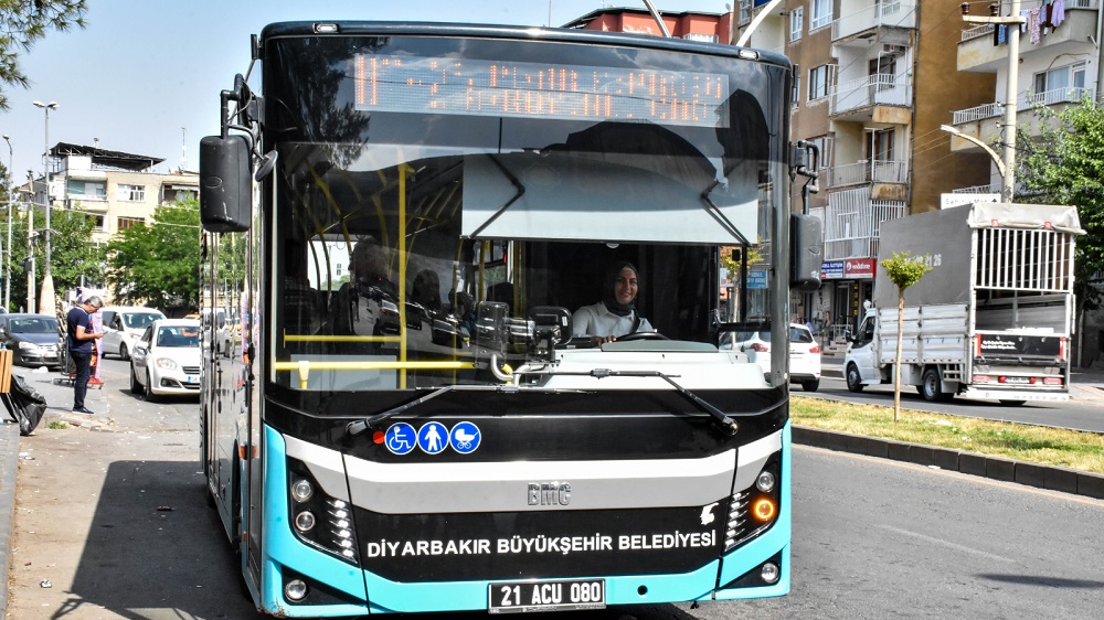 Diyarbakır Ulaşımı 12 Kadına Emanet Direksiyon Başına Geçtiler Kadın Çoför Ulaşım Otobüs