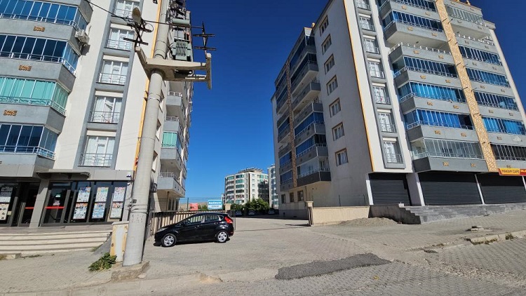 Diyarbakır'da Aranan Kayıp Çocuk, Yangın Merdiveni Boşluğunda Ölü Bulundu
