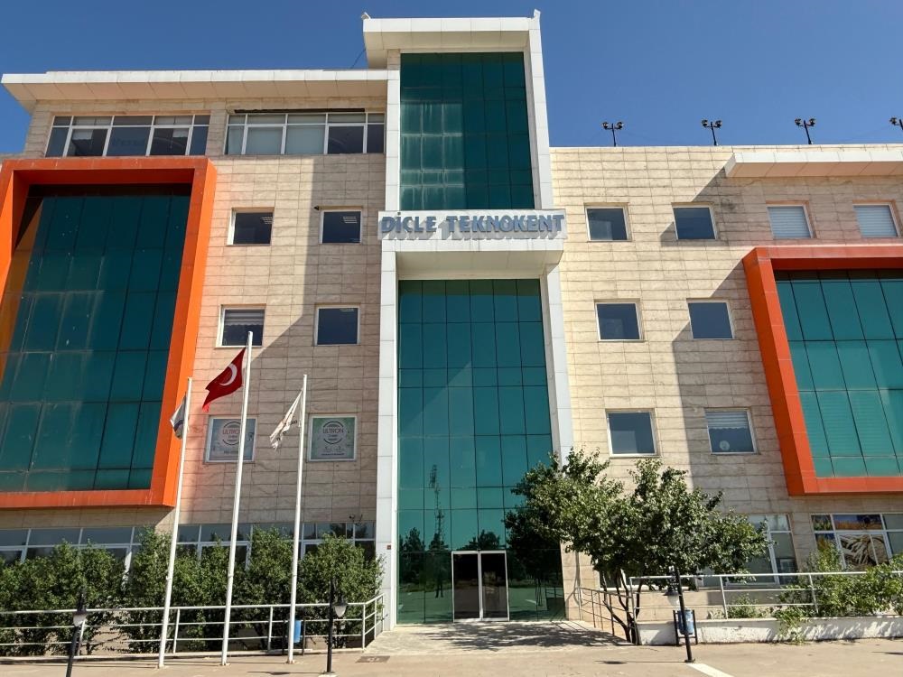 Diyarbakır’da Panik Dicle Teknokent Binasında Yangın