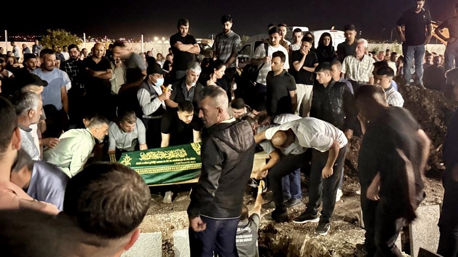 Diyarbakır'da Yangında Hayatını Kaybeden Anne Ve Üç Çocuğu Defnedildi