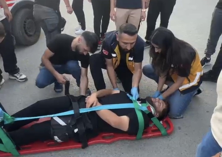 Hakkari’de Otomobil Ve Motosiklet Çarpıştı! İşte Detayları-1