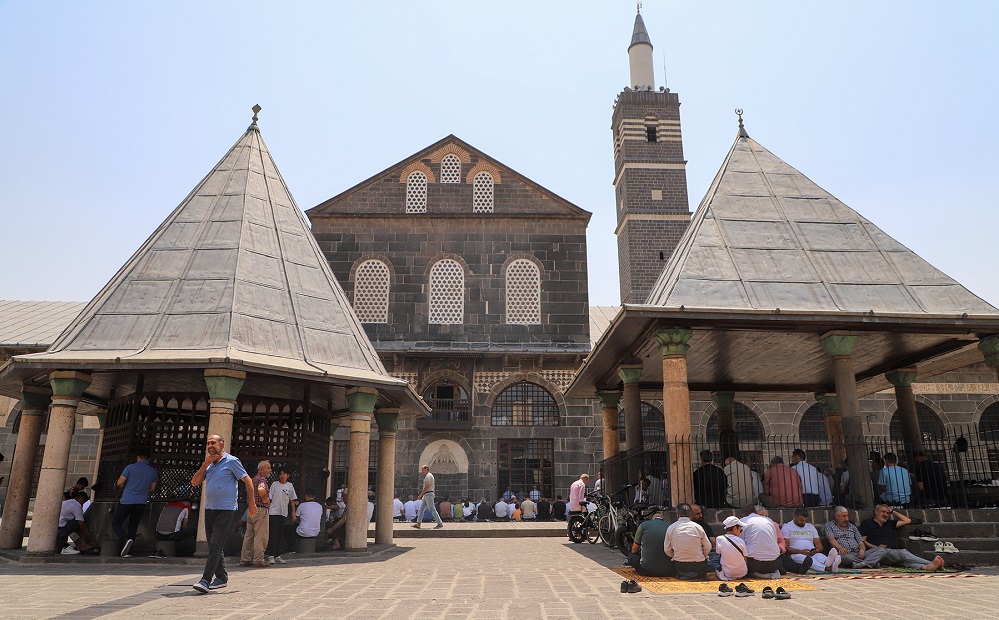 Diyarbakır Ulu Cami Cemaat Namaz