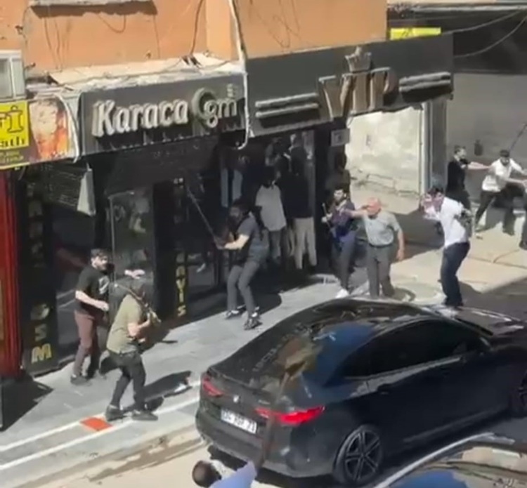 Şırnak’ta Taşlı Sopalı Kavga 3 Kişi Yaralandı! (1)