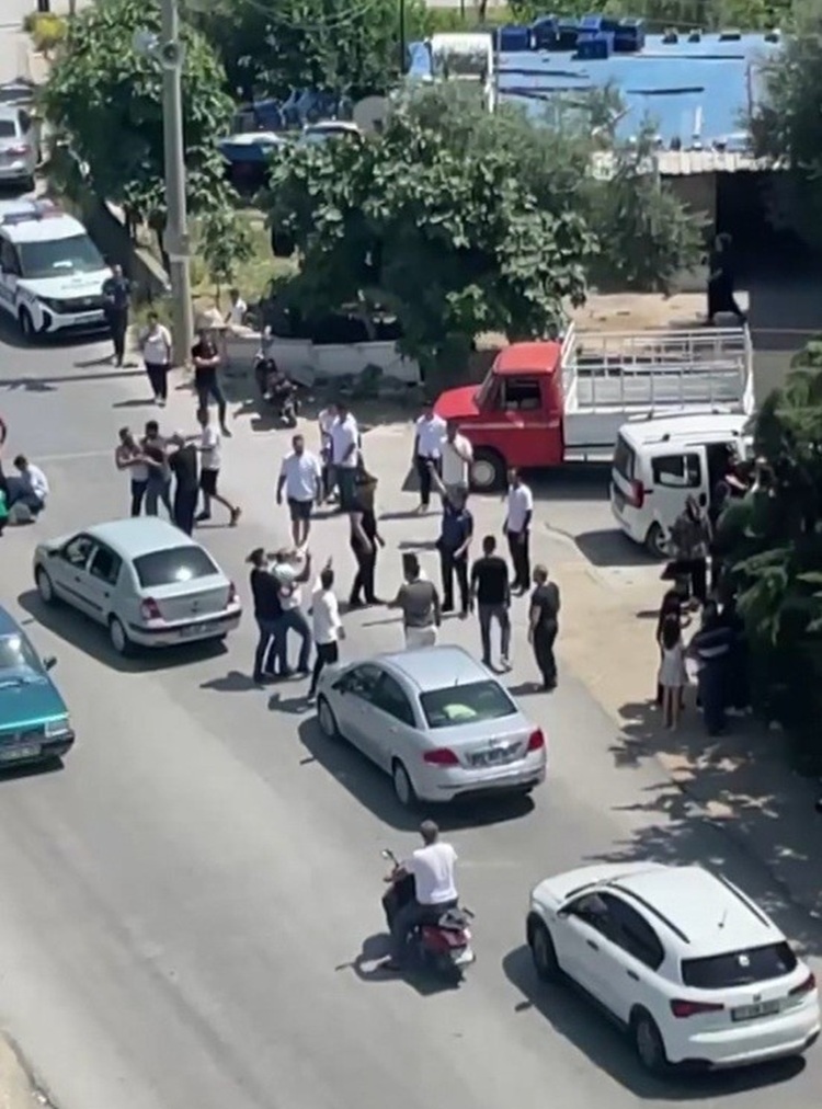 Trafik Kazasında Kavga Çıktı Polis Ateş Ederek Ayırabildi!