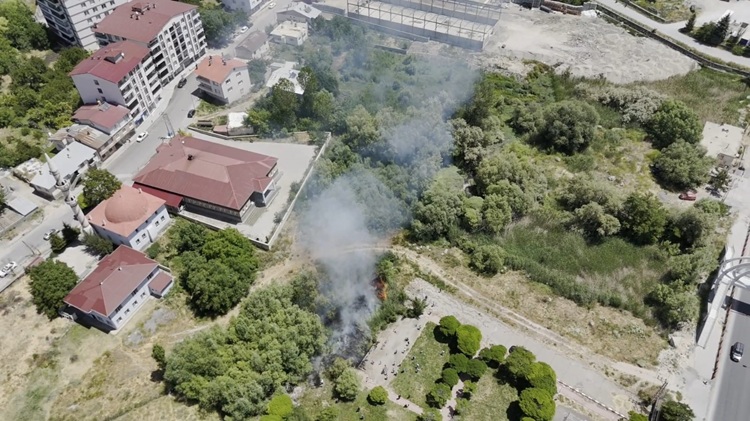 Van Gölü’nde Yangın Çıktı Paniğe Sebep Oldu (1)