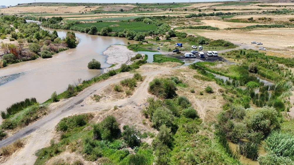 Diyarbakır Dicle Nehri Arama Çalışma Diyarbakır Dicle Nehri’nde Kaybolan Genç Hala Bulunamadı!