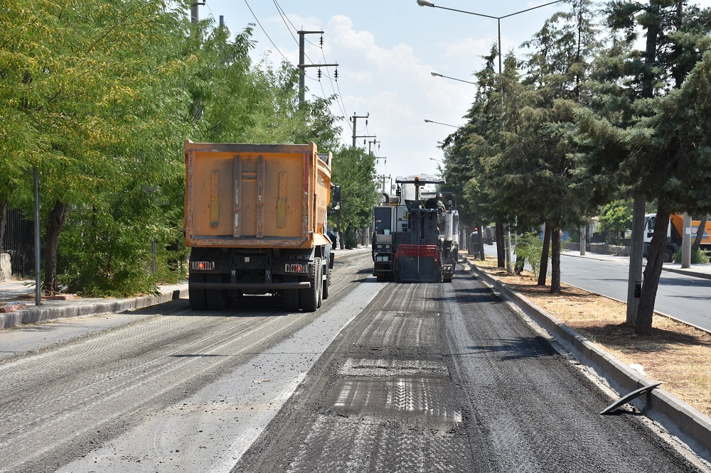 Diyarbakır’daki Cadde Yenileniyor Tam 3 Bin Metre Uzunluğunda Yol Asfalt Çalışması