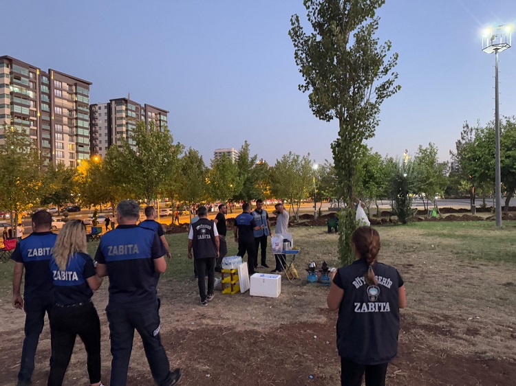 Diyarbakır'ın En Büyük Parkı Ticarete Dönmüştü Artık Yasak! (1)-1