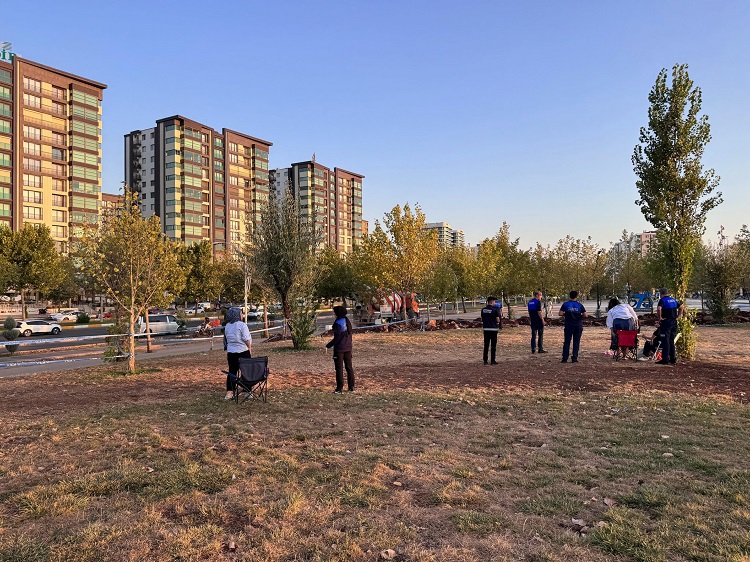 Diyarbakır'ın En Büyük Parkı Ticarete Dönmüştü Artık Yasak! (2)