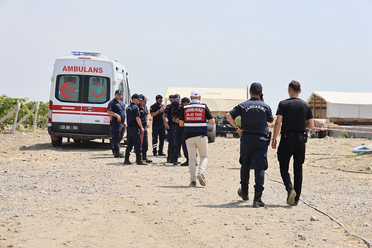 Elazığ'da Yürek Burkan Olay 2 Kişi Boğularak Hayatını Kaybetti! (3)