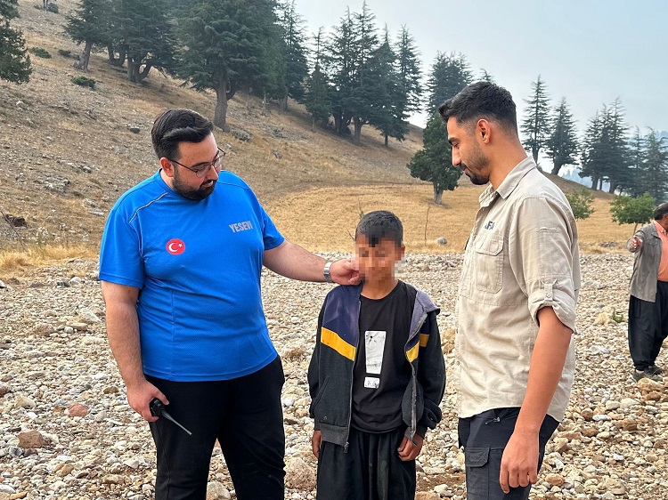 Kayıp Olarak Aranan Çocuk Damda Uyurken Bulundu!-1