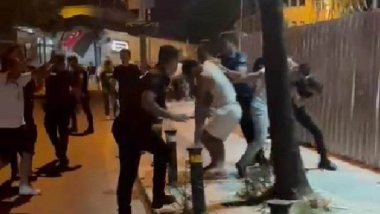 “Kürtçe Şarkı Dinleyen Kişiler Darp Edildi” Iddiası!