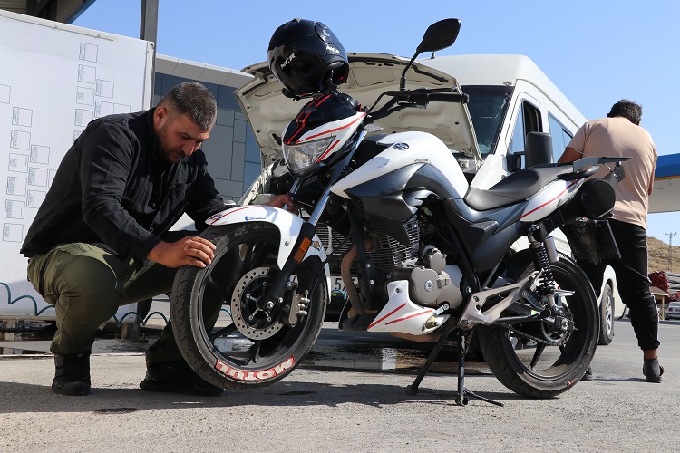 Motosikletiyle 270 Kilometre Gidiyor “Günde 200 Lira Tasarruf Ediyorum” (1)