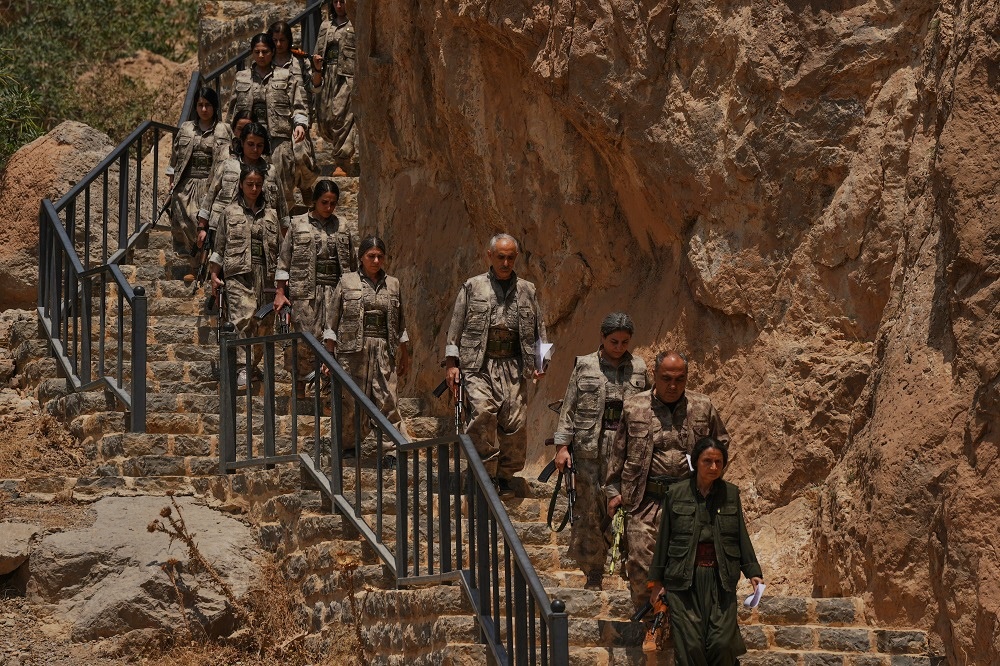 Pkk Mağara Silah Bırakma
