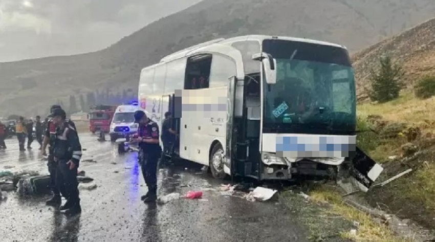 Sivas’ta Yolcu Otobüsü Devrildi Çok Sayıda Ölü Ve Yaralı Var!