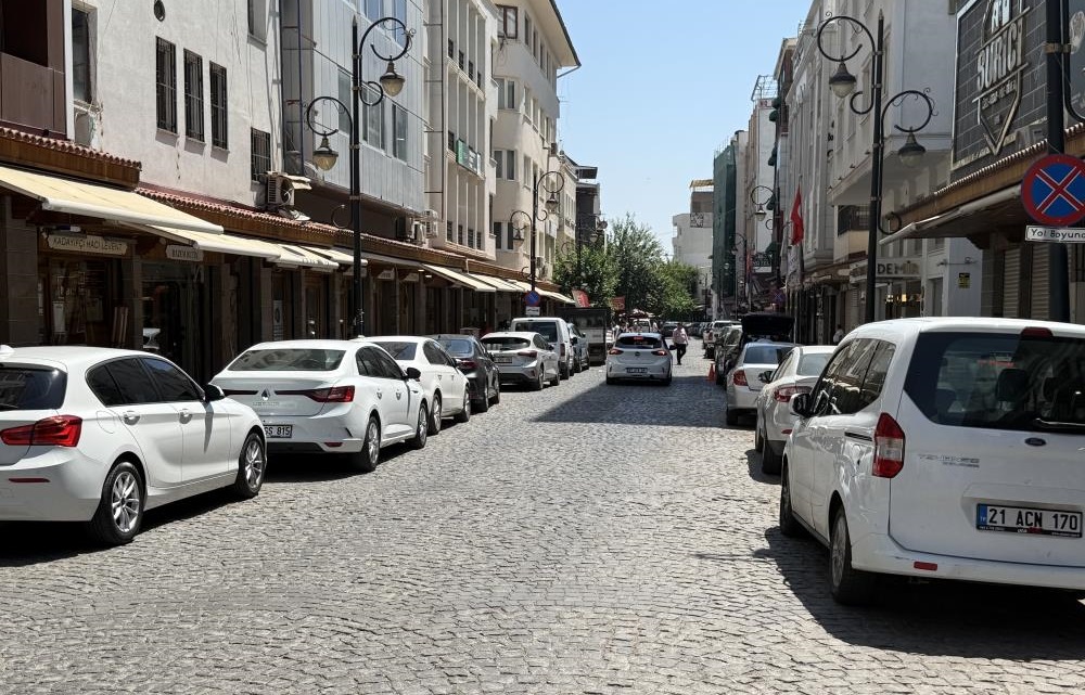 Sur Diyarbakır Cadde Sokak Trafik Araç Sıcaklık Hava Durumu