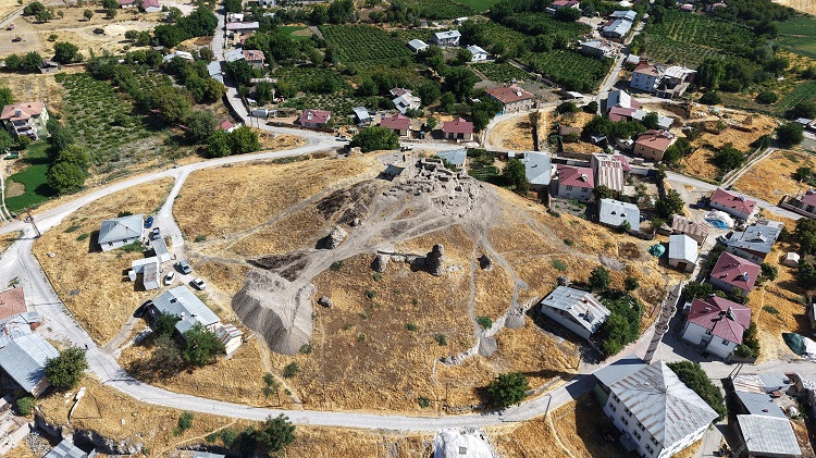 51 Yıl Sonra Başlandı Elazığ’da 6 Bin Yıllık Tarih Gün Yüzüne Çıktı! (3)