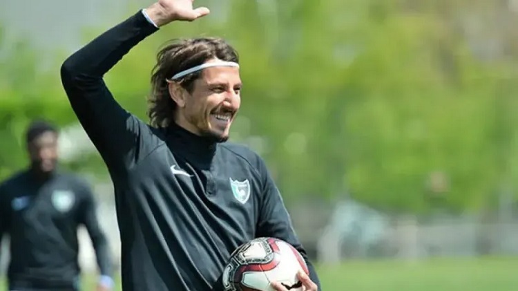 Beşiktaşlı Eski Futbolcu Yeniden Sahalara Dönüyor Hem Hoca Hem Golcü Olacak!