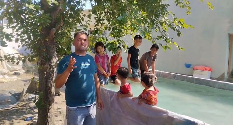 Denize Giremeyen Çocuklar Için Çareyi Römorkta Buldu! (2)