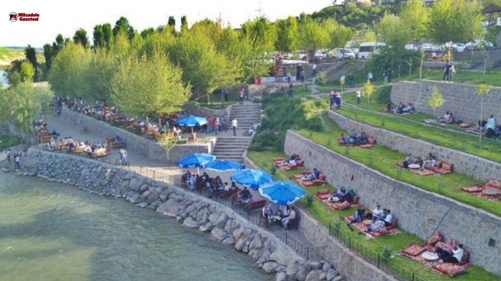 Diyarbakır on gözlü köprü de ‘Bardak Çay’ Yok ‘Demlik Çay’ Da 800 Tl