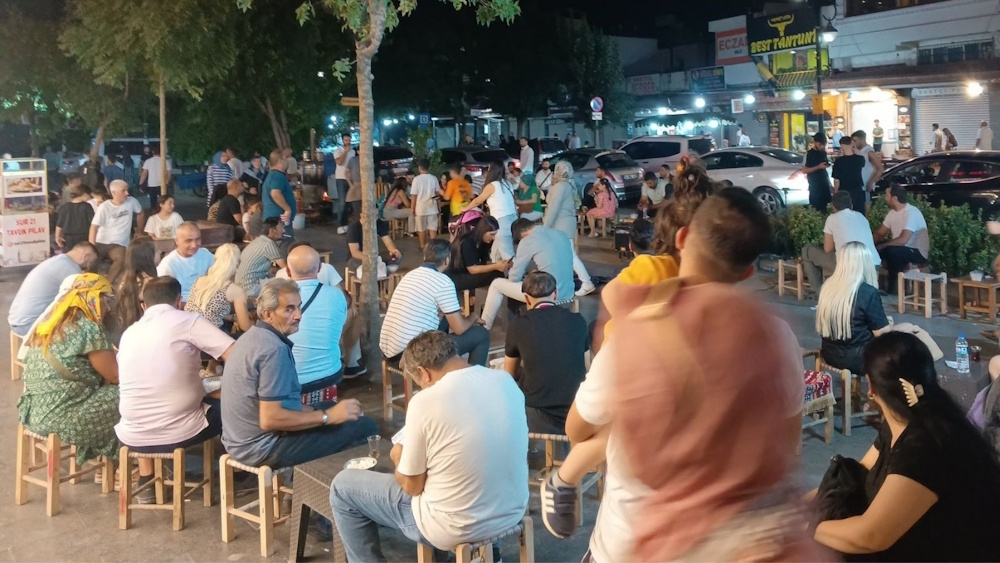 Diyarbakır’da Tepki Çeken Görüntü “Belediye Ilgilenmedi!” Kaldırım