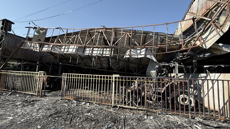 Diyarbakır'da Yangın 3 Dükkan 22 Traktör Kül Oldu (1)