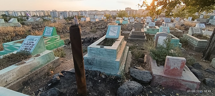 Diyarbakır’daki Mezarlık Isyan Ettirdi “Ölülerimizden Ne Istiyorlar” (2)