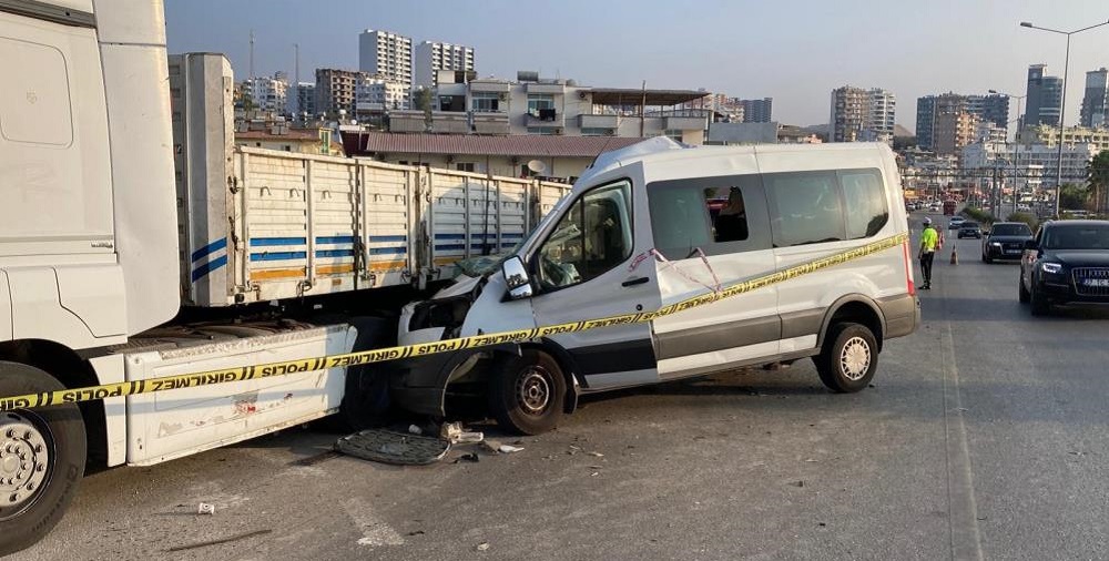 Diyarbakır'dan Mersin’e Giden Minibüs Kaza Yaptı! Çok Sayıda Ölü Ve Yaralı Var