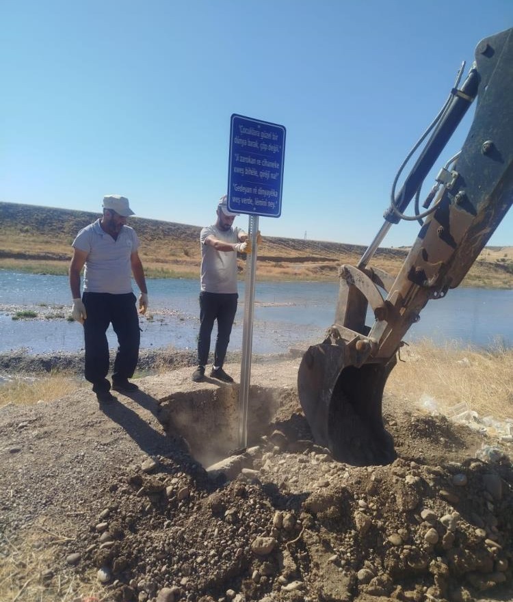 Eğil Belediyesi Kürtçe Türkçe Zazaca Levha