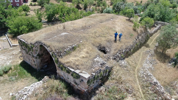 Elazığ’da 750 Yıldır Asırlara Meydan Okuyan Tarih Alevlere Teslim Oldu! (3)