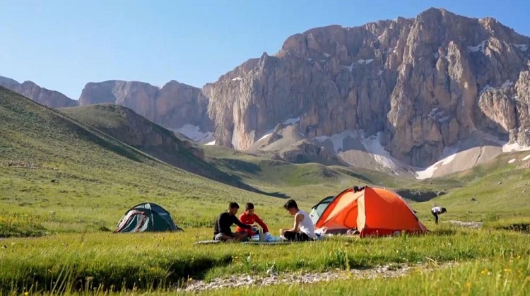 Kamp Erzincan Termometreler 40 Derece Sıcaktan Bunalanların Adresi Munzur Dağı